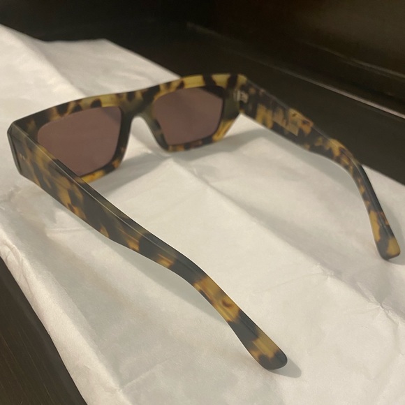 Cutler and Gross CGSN137 Tortoise Shell - Picture 6 of 9